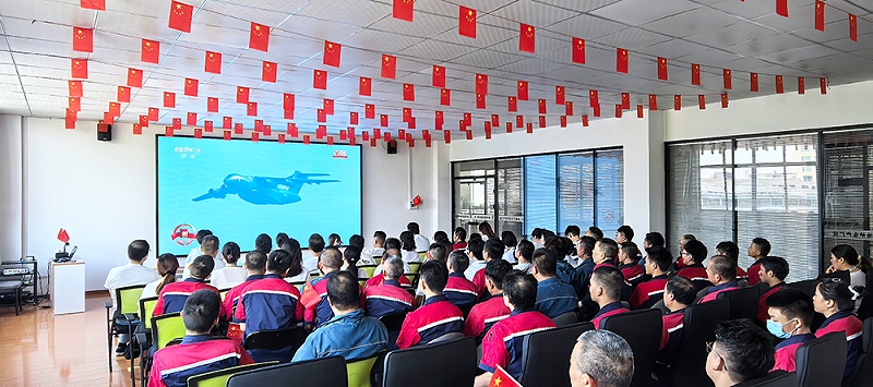 黄瓜视频APP下载入口机械集体观看胜利日纪念大会