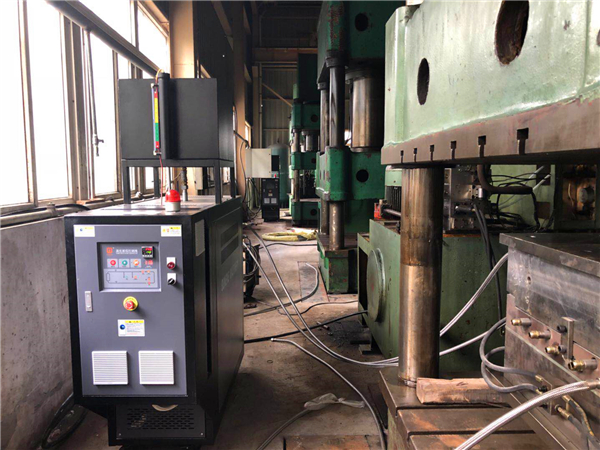 300度油温机怎么配套在犁刀干燥机上？