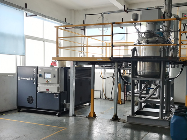 500升的搅拌釜控温防爆冷热一体机