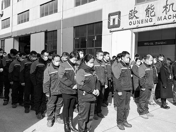 铭记历史！这一刻为30多万南京大屠杀死难者默哀！